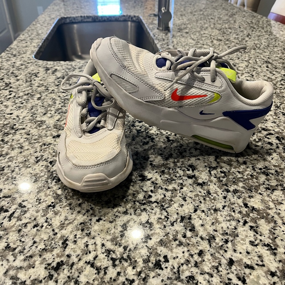 Nike boys air max bolt low white